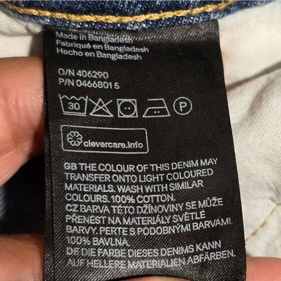 "H&M" Denim jeans skirt with handmade crochet decoration. Size 8 - Picture 12 of 16